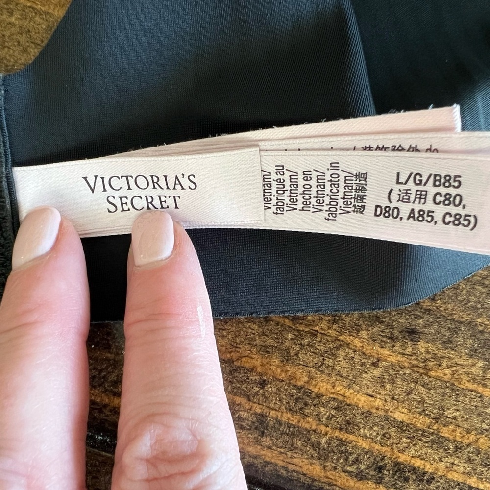 Victoria’s Secret Black Seamless Bra, size large, tee shirt bra, EUC - Picture 5 of 6